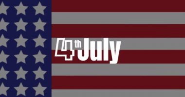 Amerikan bayrağının renkleri üzerine 4 Temmuz metninin animasyonu. Vatanseverlik ve kutlama konsepti dijital olarak oluşturulmuş video.