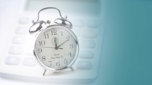 Анимация Перемещения Часов Ручке Калькулятору Бизнес Работа Офисе Концепция Времени — стоковое видео