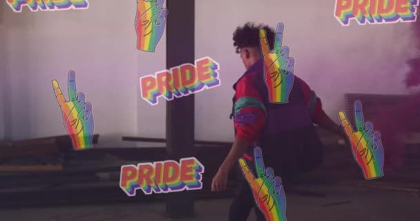 Animación Orgullo Arco Iris Entrega Manifestante Afroamericano Con Humo Apoyar — Vídeo de stock