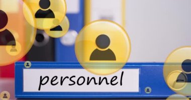 Dosyanın üzerinde personelle birlikte yüzen simgelerin canlandırılması. veri, ofis ve teknoloji konseptinde çalışma dijital olarak oluşturulmuş video.