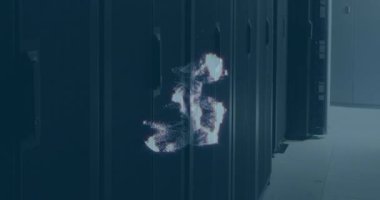 Sunucu odasında 5G metin animasyonu. küresel iş, finans, bağlantılar ve dijital arayüz konsepti dijital olarak oluşturulmuş video.