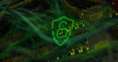 Güvenlik kalkanı ve asma kilit simgesi bir bilgisayar sunucusuna karşı. Siber güvenlik ve iş veri depolama teknolojisi kavramı