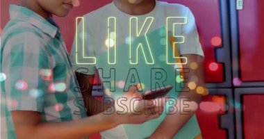 Afro-Amerikan kardeşlerin akıllı telefon kullanarak abonelik metinlerinin animasyonu. Sosyal medya ve iletişim arayüzü kavramı dijital olarak oluşturulmuş video.