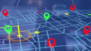 Seyrüsefer haritası şeması üzerindeki navigasyon pimi şehir trafiğinin genel görünümüne karşı. gps ve navigasyon kavramı