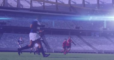 Rugby sahasındaki çeşitli rugby oyuncuları üzerinde parlayan ışıkların animasyonu. ragbi, spor ve yarışma konsepti dijital olarak oluşturulmuş video.