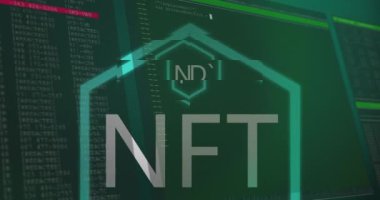 Yeşil arkaplan üzerinde veri işleme üzerinde nft metin animasyonu. küresel iş, finans ve dijital arayüz kavramı dijital olarak oluşturulmuş video.