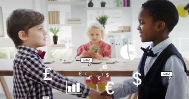 Çeşitli okul çocuklarının el sıkışması üzerine simgelerin canlandırılması. Ulusal tokalaşma günü, küresel iş ve dijital arayüz kavramı dijital olarak oluşturulmuş video.