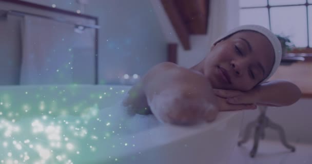 Animation Light Spots African American Woman Taking Bath National Relaxation — Vídeo de stock