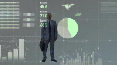 Çift ırklı iş adamının kutlamalarıyla ilgili veri işleme animasyonu. Asla günden vazgeçme ve dijital olarak üretilen video konseptini kutla.