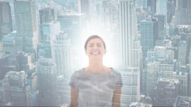 Çifte cinsiyetli iş kadını kutlaması üzerine şehir manzarası animasyonu. Asla günden vazgeçme ve dijital olarak üretilen video konseptini kutla.