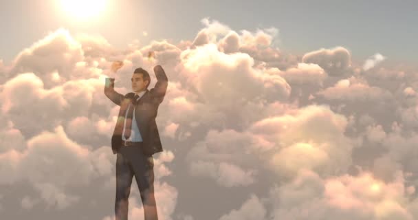 Animação Empresário Biracial Com Braços Estendidos Sobre Céu Com Nuvens — Vídeo de Stock