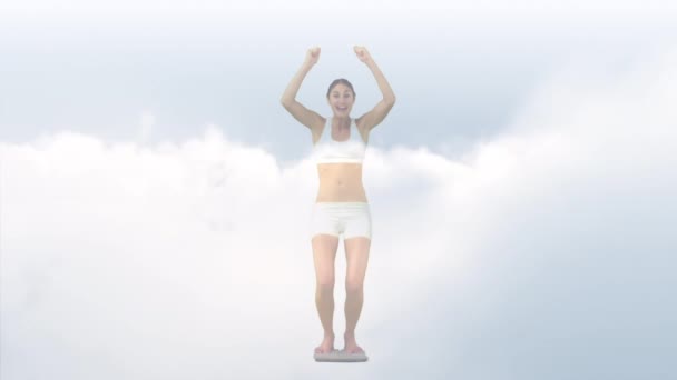 Animação Céu Com Nuvens Sobre Mulher Biracial Celebrando Nunca Desista — Vídeo de Stock