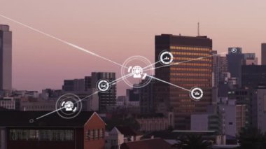 Şehir manzarası üzerindeki simgelerle bağlantı ağının animasyonu. küresel bağlantılar ve teknoloji konsepti dijital olarak oluşturulmuş video.