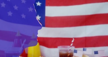 Amerikan bayrağının animasyonu ve sosisli sandviçin üzerindeki insan profili. Başkanlık Günü, bağımsızlık günü ve dijital olarak üretilen Amerikan vatanseverliği konsepti.