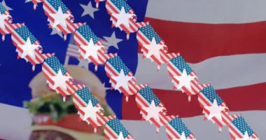 Amerika bayraklarının animasyonu, arka planda Amerikan bayrağındaki hamburgerin üzerindeki Wtih yıldızları. Başkanlık Günü, bağımsızlık günü ve dijital olarak üretilen Amerikan vatanseverliği konsepti.