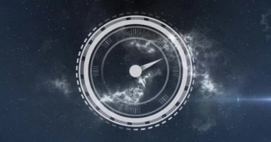 Siyah arka planda yıldızların üzerinde hareket eden saatin animasyonu. Zaman geçiyor, uzay ve bağlantılar konsepti dijital video.
