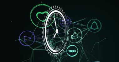 Siyah arkaplandaki sosyal medya simgeleriyle olan bağlantıların üzerinde hareket eden saatin animasyonu. Zaman geçiyor ve bağlantılar konsepti dijital video.