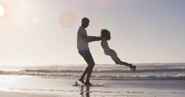 Animation Spots Happy African American Father Daughter Sunny Beach Healthy — Video Stock
