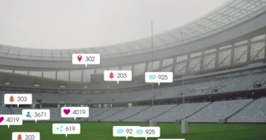 Stadyum üzerinde medya simgelerinin canlandırılması. küresel iş, spor ve dijital arayüz kavramı dijital olarak oluşturulmuş video.