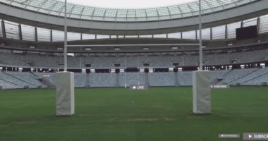 Stadyum üzerinde medya simgelerinin canlandırılması. küresel iş, spor ve dijital arayüz kavramı dijital olarak oluşturulmuş video.