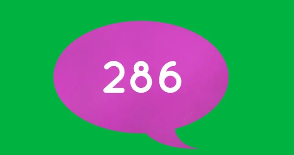 緑の背景に紫色のスピーチバルーン内の数の増加のイメージ4K — ストック写真