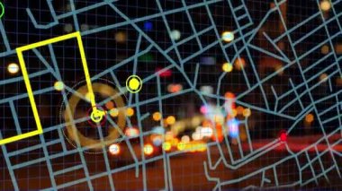 Gece şehir manzarası üzerinde haritanın animasyonu. dünya, haritalar ve dijital arayüz konsepti dijital olarak oluşturulmuş video.