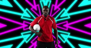 Afro-Amerikan Amerikan erkek Amerikan futbolcusunun şekilleri üzerinde topu olan animasyonu. global spor ve dijital arayüz konsepti dijital olarak oluşturulmuş video.