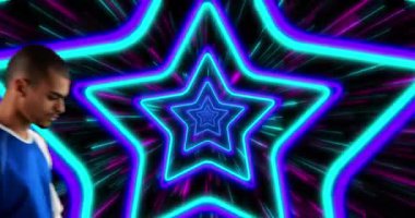 Melez Amerikan futbolcusunun şekiller üzerindeki animasyonu. global spor ve dijital arayüz konsepti dijital olarak oluşturulmuş video.