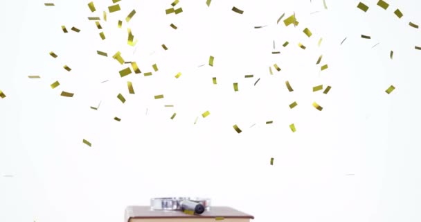 Анимация Конфетти Падающих Цветные Карандаши Стопку Книг Международный День Грамотности — стоковое видео