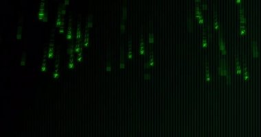 Siyah arkaplan üzerinde yeşil ikili kodlama veri işleme animasyonu. veri işleme, dijital arayüz ve dijital olarak oluşturulmuş video konsepti.