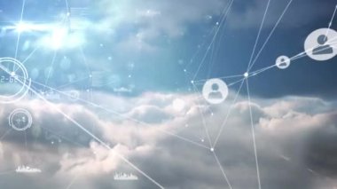 Gökyüzü üzerindeki bulutlarla bağlantı ağının animasyonu. küresel bağlantılar ve dijital arayüz konsepti dijital olarak oluşturulmuş video.