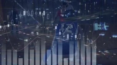 Şehir manzarası ve çeşitli basketbol oyuncuları üzerinden finansal veri işleme animasyonu. global spor, veri işleme ve dijital arayüz kavramı dijital olarak oluşturulmuş video.