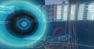 Bilgisayar kabloları üzerinden veri işleme animasyonu. bilgisayarlar, ağ, veri işleme, teknoloji ve dijital arayüz kavramı dijital olarak oluşturuldu.