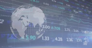 Siyah arkaplanda veri işleme ve küre animasyonu. küresel iş, finans, bağlantılar ve dijital arayüz konsepti dijital olarak oluşturulmuş video.