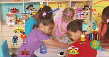 Çeşitli okul öğrencilerinin çizimleriyle ilgili okul eşyaları ikonlarının canlandırılması. küresel eğitim ve okul kavramı dijital olarak oluşturulan video.
