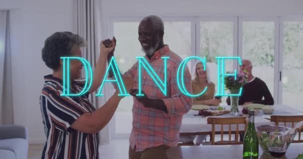 Animacja Tekstu Tanecznego Nad Różnymi Grupami Seniorów Tańca Starszy Dom — Wideo stockowe