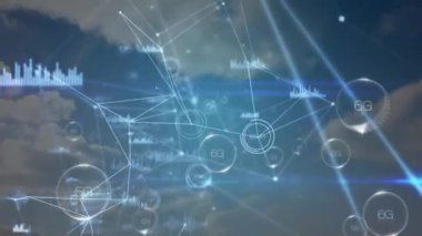 Bağlantılar ağının animasyonu ve gökyüzünde bulutlu 5g metin. küresel teknoloji, bağlantılar ve dijital arayüz konsepti dijital olarak oluşturulmuş video.