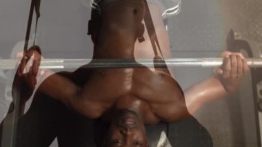 Spor salonunda egzersiz yapan Afro-Amerikan bir adamın animasyonu. küresel spor ve spor konsepti dijital olarak oluşturulmuş video.