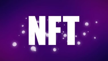 Nft metin afişinin dijital animasyonu beyaz ışık lekeleri üzerinde mor gradyan arkaplana karşı. Kripto para birimi ve teknoloji kavramı
