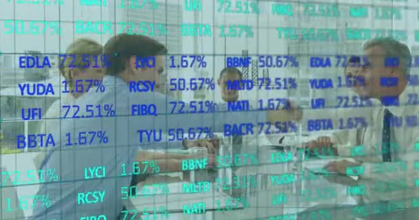 Animação Dados Financeiros Sobre Diversos Empresários Apertando Mãos Conceito Economia — Vídeo de Stock