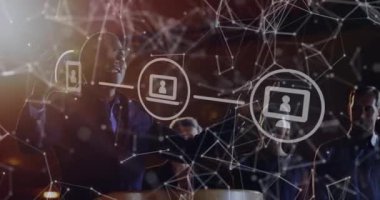 Afro-Amerikan iş adamının sunumu ile ilgili bağlantı ağının animasyonu. bağlantılar, iş ve teknoloji konsepti dijital olarak oluşturulmuş video.