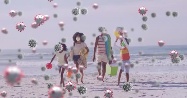 在海滩行走的非洲裔美国家庭上 病毒细胞的动画化 家庭假日时间和数字界面概念数字生成的视频 — 图库视频影像