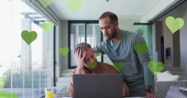 Animação Ícones Coração Sobre Diversos Casais Gays Abraçando Orgulho Mês — Vídeo de Stock