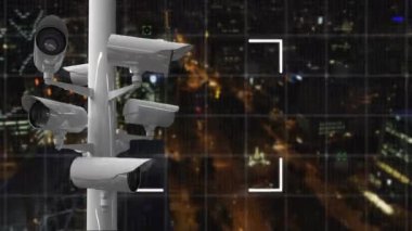 Şehirdeki güvenlik kameralarının animasyonu. güvenlik, güvenlik ve şehir hayatı konsepti dijital olarak oluşturulmuş video.