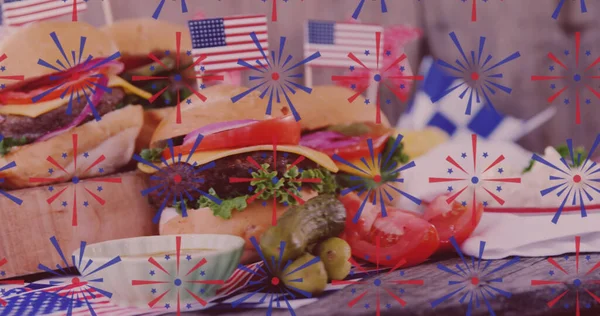 Εικόνα Πυροτεχνημάτων Πάνω Από Μπιφτέκια Σημαίες Ηπα Αμερικανική Κουζίνα Και — Φωτογραφία Αρχείου