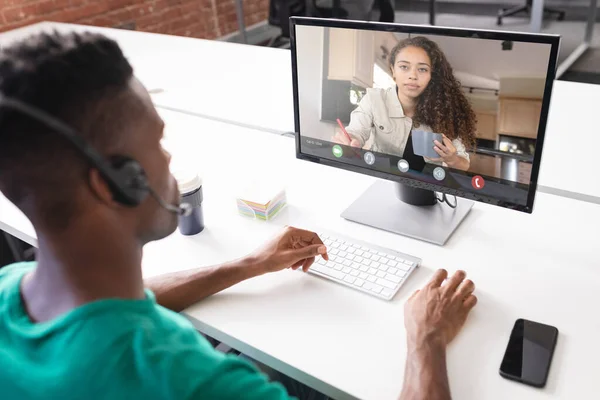 African American Businessman Planning Strategy Female Worker Desktop Office Inaltérée — Photo