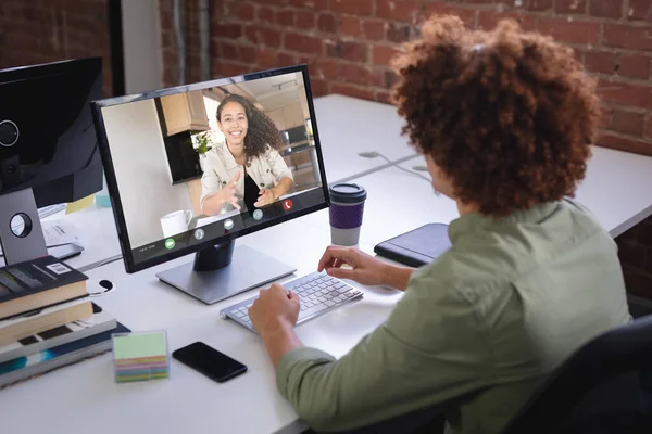 African American Afro Businessman Briefing Work Female Colleague Desktop Office — Stock Photo, Image