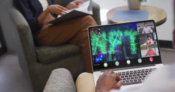 Pengusaha Afrika Amerika Menggunakan Laptop Untuk Panggilan Video Dengan Beragam — Stok Video