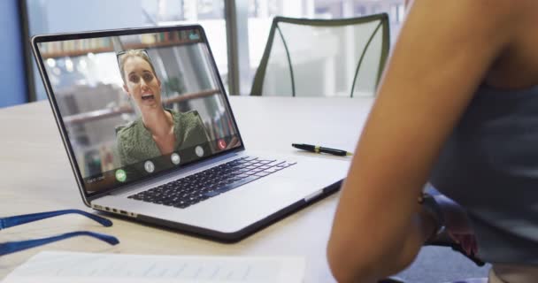 Video Einer Afrikanisch Amerikanischen Frau Die Auf Ihrem Laptop Mit — Stockvideo