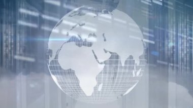 Dünya ve bilgisayar sunucularında veri işleme animasyonu. küresel veri işleme, hesaplama ve internet bağlantıları konsepti dijital olarak oluşturulmuş video.